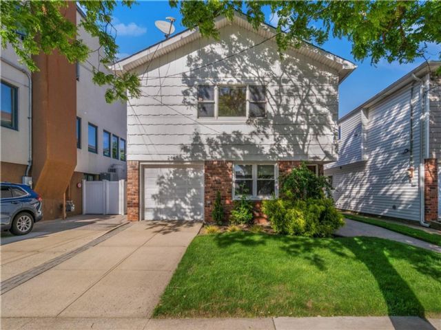 [Belle Harbor Real Estate, listing number 3327715]