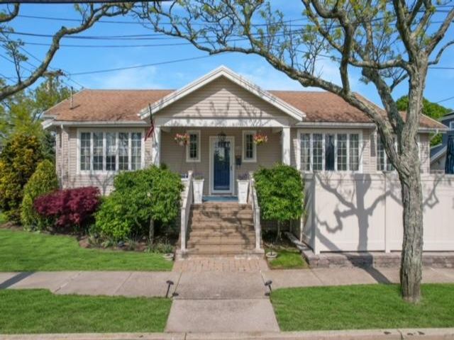 2 BR, 1.50 BTH Bungalow style home in Neponsit