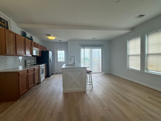  3 BR,  2.00 BTH  Apartment style home in Arverne