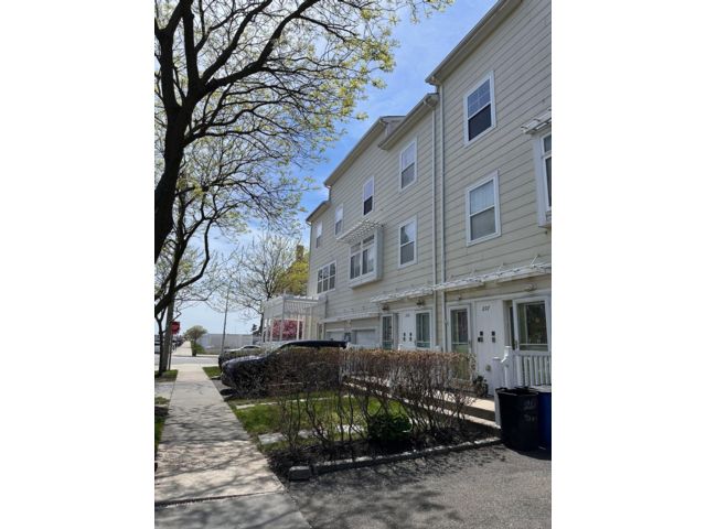 2 BR, 1.00 BTH Contemporary style home in Arverne