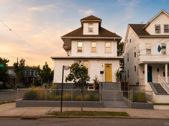 2 BR, 2.00 BTH Colonial style home in Arverne